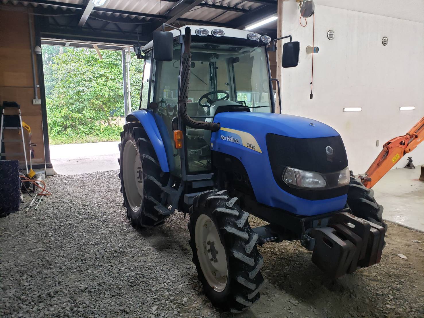 宮崎県ニューホランド　トラクター　2500MZ